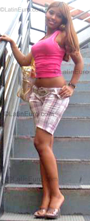 Date this voluptuous Dominican Republic girl Ninoska from Santo Domingo N-1656
