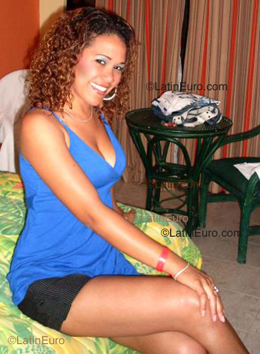 Date this charming Dominican Republic girl Nicauris from San Cristobal N-202