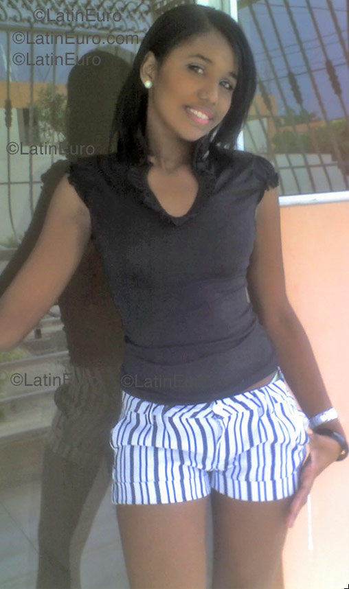Date this gorgeous Dominican Republic girl Walquiria from Santiago N-214