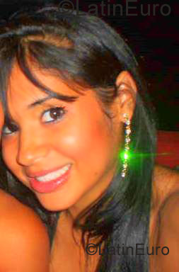 Date this nice looking Dominican Republic girl Yonaylis from Santiago N-292
