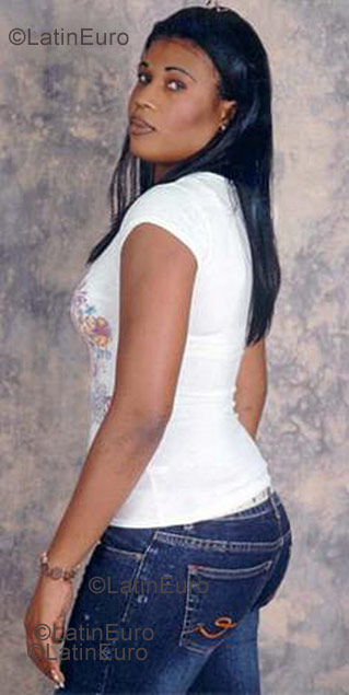 Date this foxy Dominican Republic girl Carolina from Santo Domingo N-308