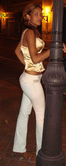 Date this sultry Dominican Republic girl Damari from Santo Domingo N-32