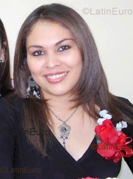 Date this pretty Honduras girl Nancy from Tegucigalpa N-324