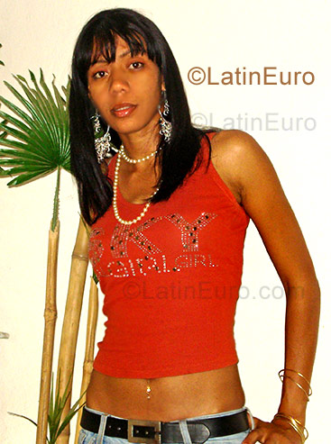 Date this delightful Dominican Republic girl Nuris from Santiago N-371