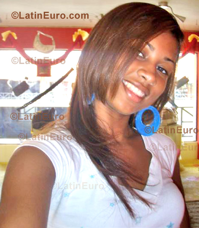 Date this lovely Dominican Republic girl Dahiana from San Cristobal N-415