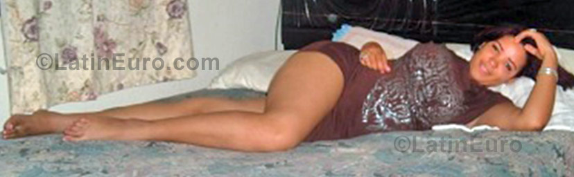 Date this voluptuous Dominican Republic girl Aidee from La Vega  N-421