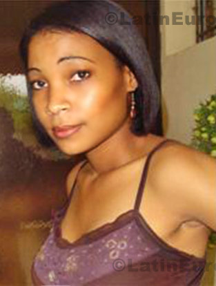 Date this nice looking Dominican Republic girl Maria from San Pedro de Macoris N-470
