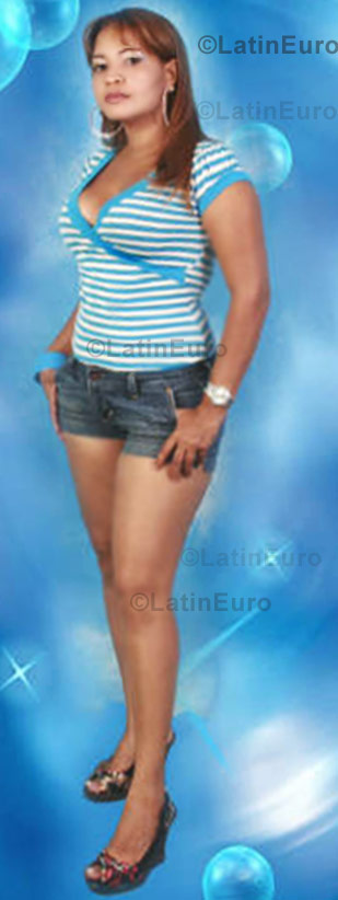 Date this happy Dominican Republic girl Ana from La Vega N-476