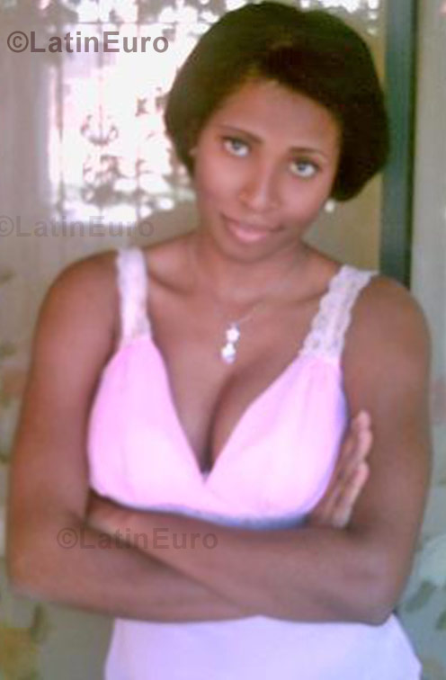 Date this voluptuous Dominican Republic girl Olmigue from Santo Domingo N-627