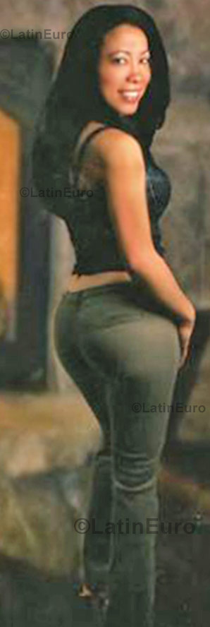 Date this cute Dominican Republic girl Dilenia from Santo Dominigo N-641