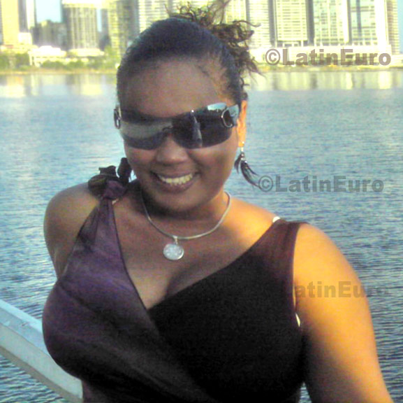 Date this foxy Dominican Republic girl Fanny from Santo Domingo N-720