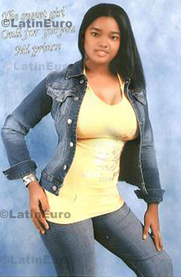 Date this passionate Dominican Republic girl Leidy from San Pedro De Macoris N-756