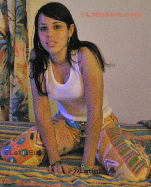 Date this nice looking Dominican Republic girl Verenisse- from Santiago N-769