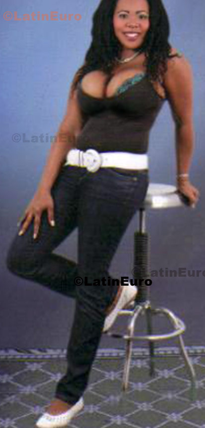 Date this happy Dominican Republic girl Yanet from Santiago N-777