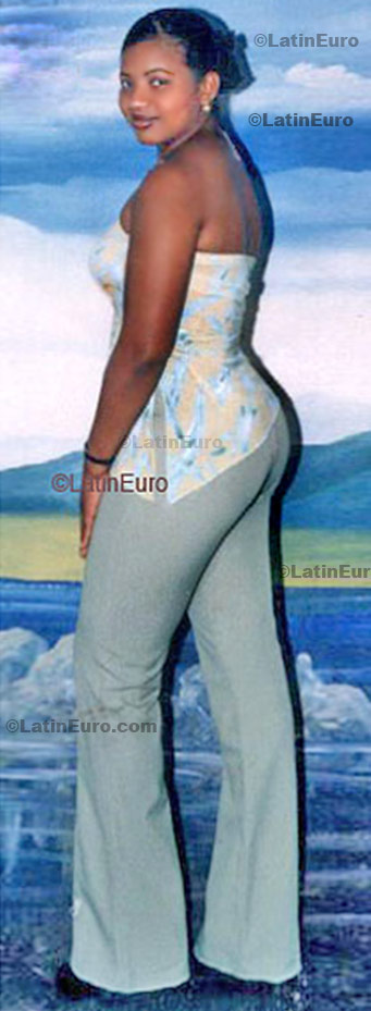 Date this charming Dominican Republic girl Eridania from Haina N-808