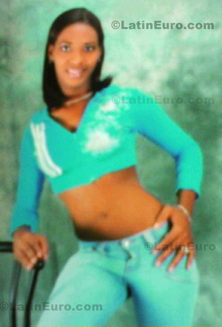 Date this charming Dominican Republic girl Erica from Santo Domingo N-869