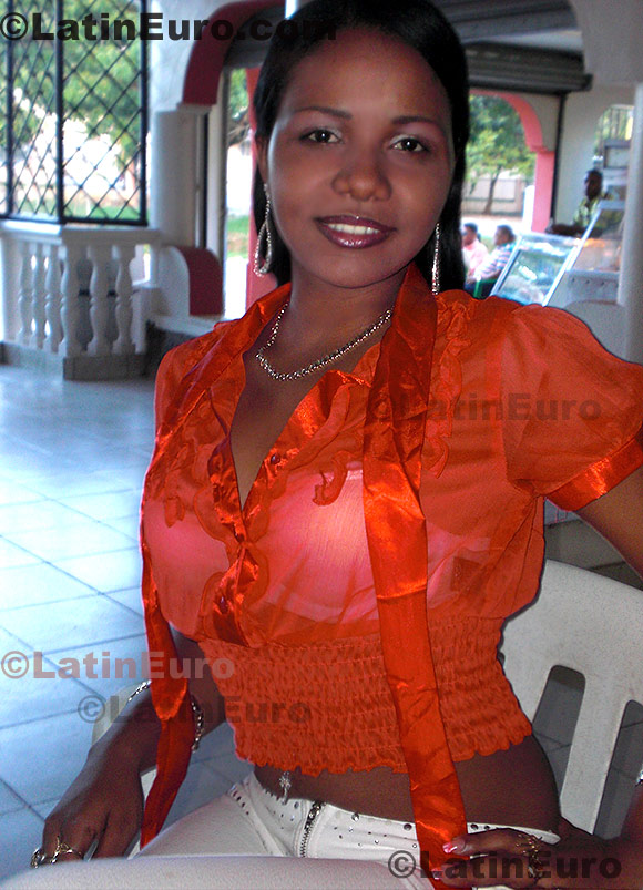 Date this beautiful Dominican Republic girl Fifa from Juan Dolio N-874