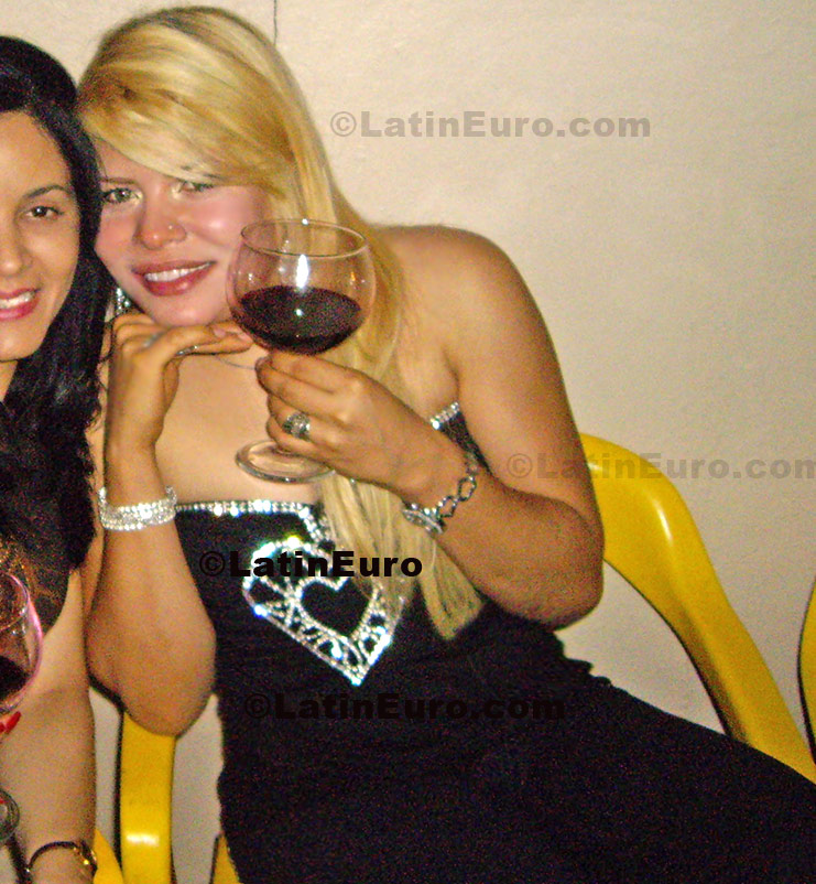 Date this foxy Dominican Republic girl Beverly from Santo Domingo N-891