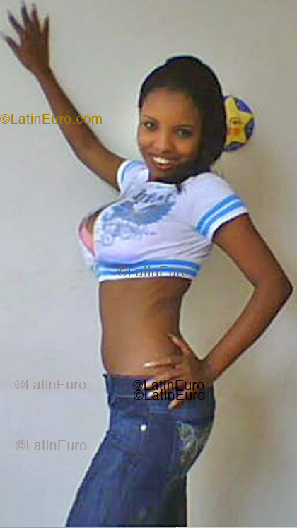 Date this lovely Dominican Republic girl Quisary from San Cristobal N-89