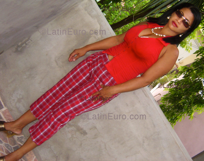 Date this exotic Dominican Republic girl Dominican from Santo Domingo N-97