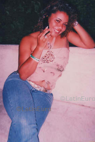 Date this gorgeous Colombia girl Casilda from Maria Trinidad Sanchez N1026