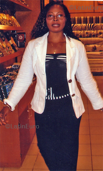 Date this hard body France girl Clarisse from  N1038