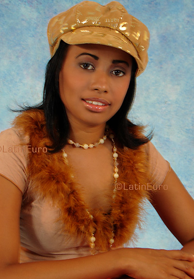 Date this nice looking Dominican Republic girl Marianela from San Cristobal N1042