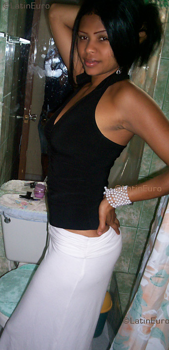 Date this sensual Dominican Republic girl Diana from Santiago N1065
