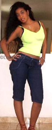 Date this athletic Dominican Republic girl Walquiris from Santo Domingo N1098