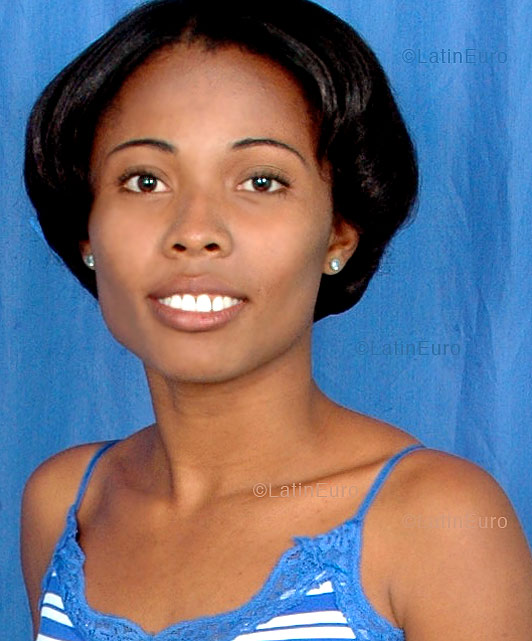 Date this georgeous Dominican Republic girl Antonia from Santo Domingo N1147