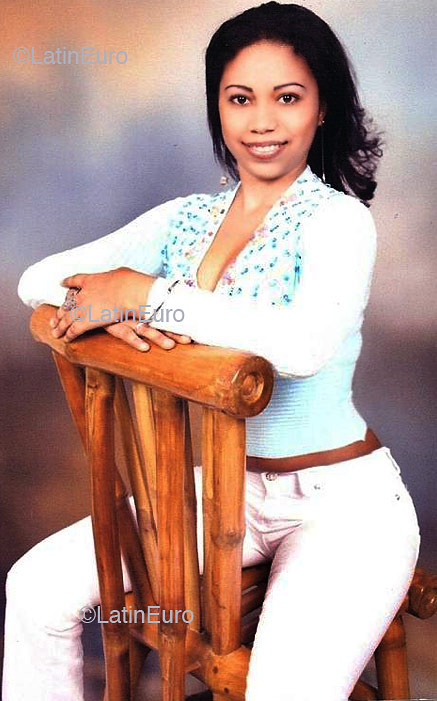 Date this voluptuous Dominican Republic girl Madelin from Santiago N1217