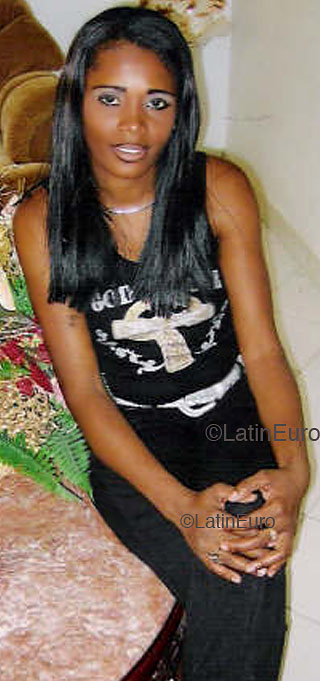 Date this lovely Dominican Republic girl Francisca from Santo Domingo N1341