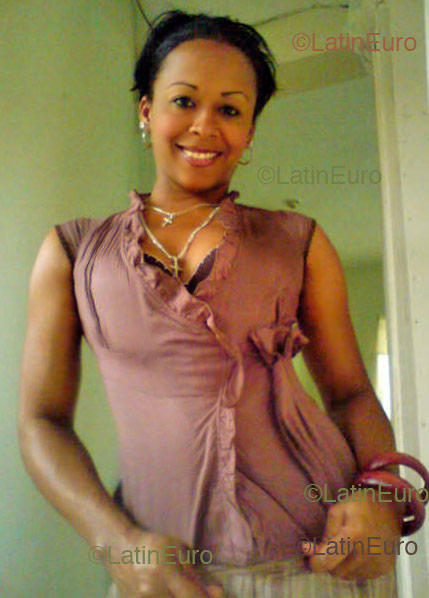 Date this young Dominican Republic girl Ana- from Santiago N136