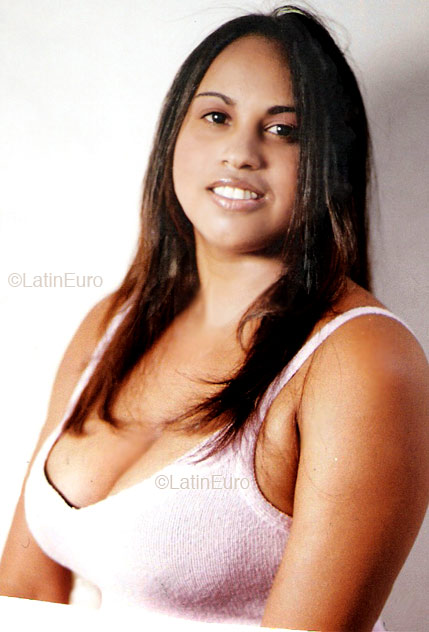 Date this athletic Dominican Republic girl Mirian from Santo Domingo N1392