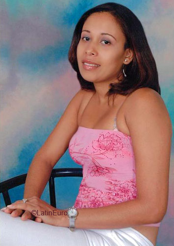 Date this exotic Dominican Republic girl Yesica from Santo Domingo N1541