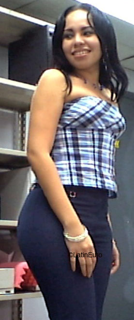 Date this foxy Honduras girl Jennina from San Pedro Sula N1702