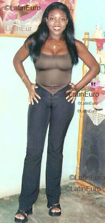 Date this good-looking Dominican Republic girl Iris from San Cristobal N171
