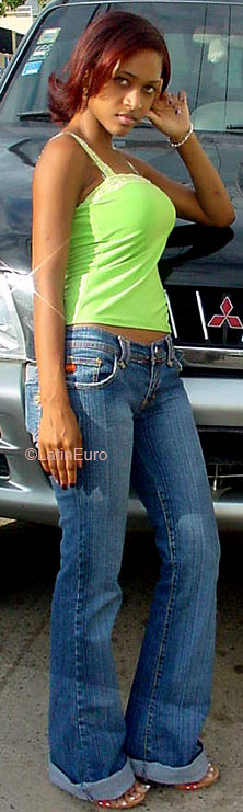 Date this passionate Dominican Republic girl Yoradi from Santo Domingo N1828
