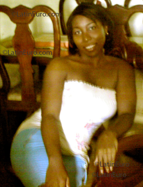 Date this foxy Dominican Republic girl Natalia from Santo Domingo N186