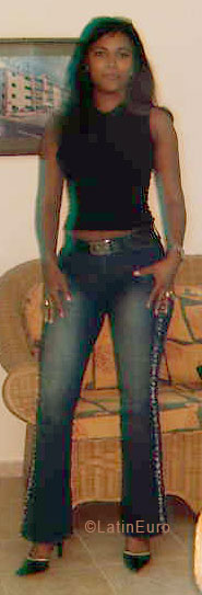 Date this attractive Dominican Republic girl Kenia from Santo Domingo N1862