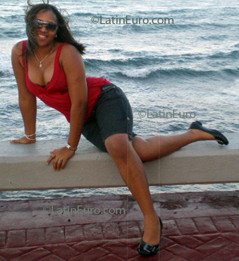 Date this exotic Dominican Republic girl Mayerlin from Santiago N209