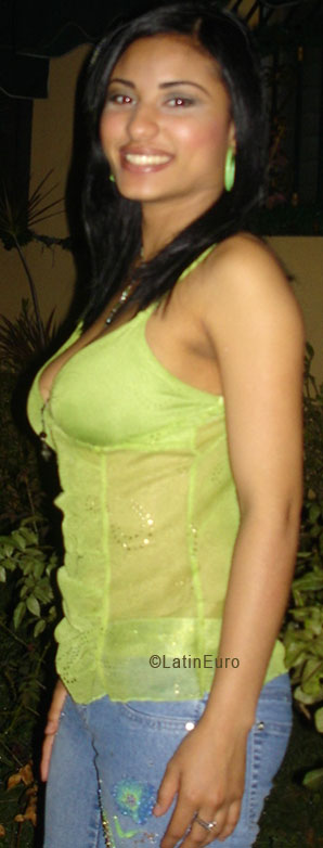 Date this lovely Dominican Republic girl Nilcia from  N2096