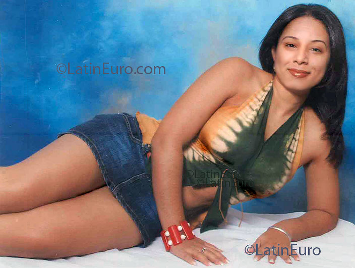 Date this funny Dominican Republic girl Yudelka from Mao Valverde N210
