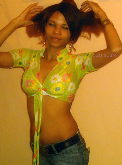Date this sensual Dominican Republic girl Kiberca from Santo Domingo N2160