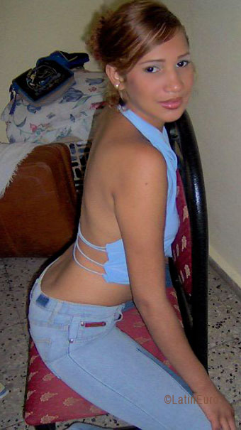 Date this pretty Dominican Republic girl Winnie> from Santiago N2177