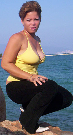 Date this funny Dominican Republic girl Quisquella from Barahona N2439