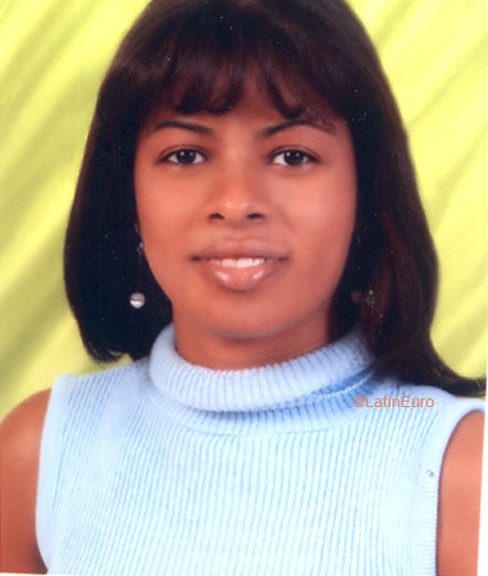 Date this sultry Dominican Republic girl Ginnette from Santo Domingo N2510