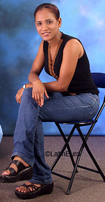 Date this nice looking Dominican Republic girl Patricia from Santo Domingo N2590