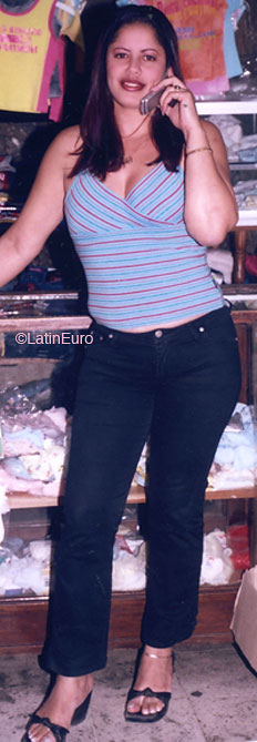 Date this athletic Dominican Republic girl Mercedes from Santiago N2605