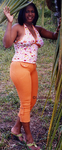 Date this passionate Dominican Republic girl Digna from Santo Domingo N2676